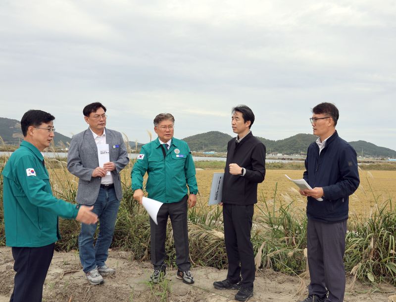 사진 = 대조기 바닷물 역류 현장방문 