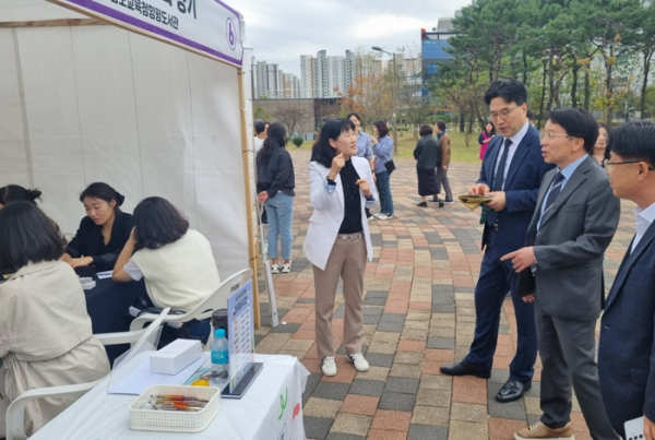 사진 = ‘제4회 전라남도 평생학습박람회’에 참여한 전남교육청 소속 기관 체험부스가 운영되고 있다. 