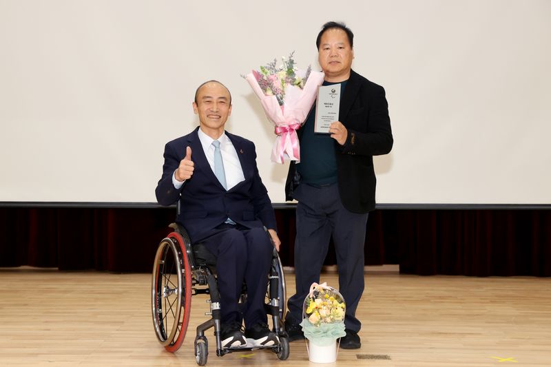 사진 = 좌)대한장애인체육회 정진완 회장 우)광산구장애인체육회 문병남 사무국장
