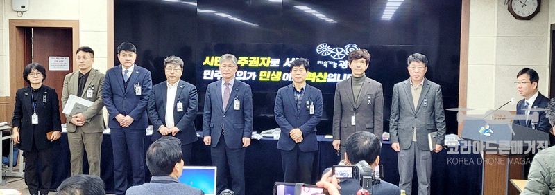 사진 = 이날 기자간담회에 앞서 구청 신임 국장단을 소개하는 자리를 가졌다.