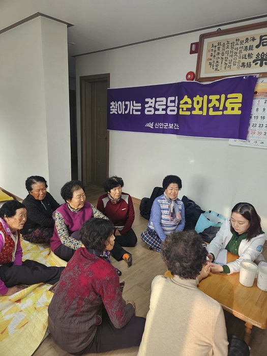 사진 = 혈압, 혈당 측정 등 기본 검사를 실시하고 있다.