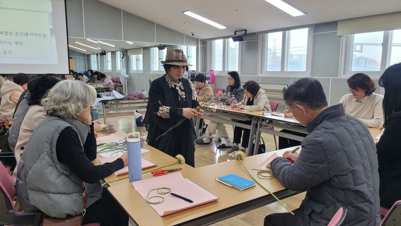 사진 = 인생이모작지원센터 프로그램 활동사진.
