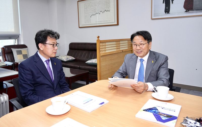 사진=진성준 더불어민주당 정책위의장 면담