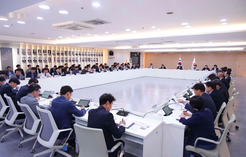 사진 = 확대간부회의