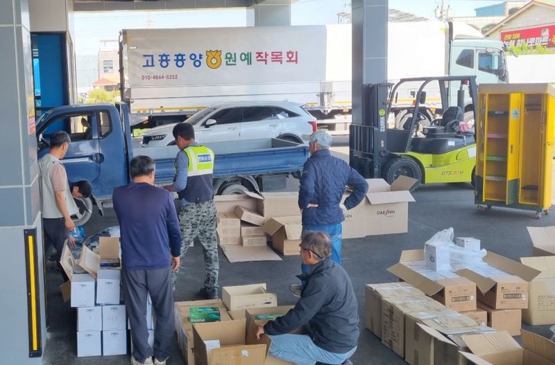 사진설명 = 농약 안전보호장비 배부
