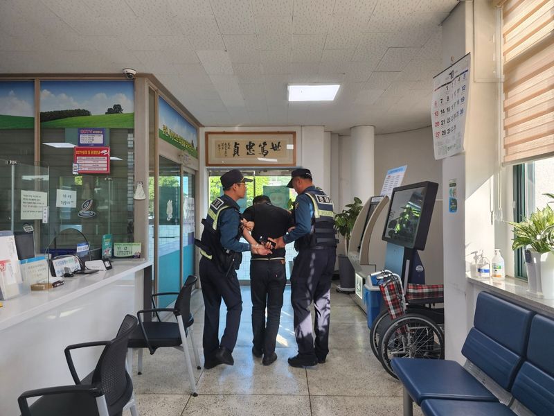 사진설명 = 고흥군 과역면, 악성민원 대응 모의훈련 실시