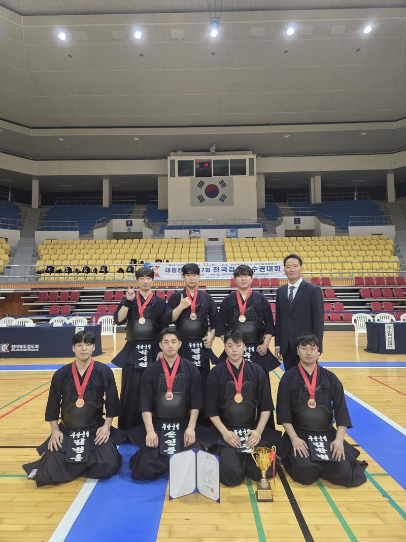 사진설명 = 대통령기 제47회 전국검도선수권대회에서 3위를 수상한 무안군청 검도팀