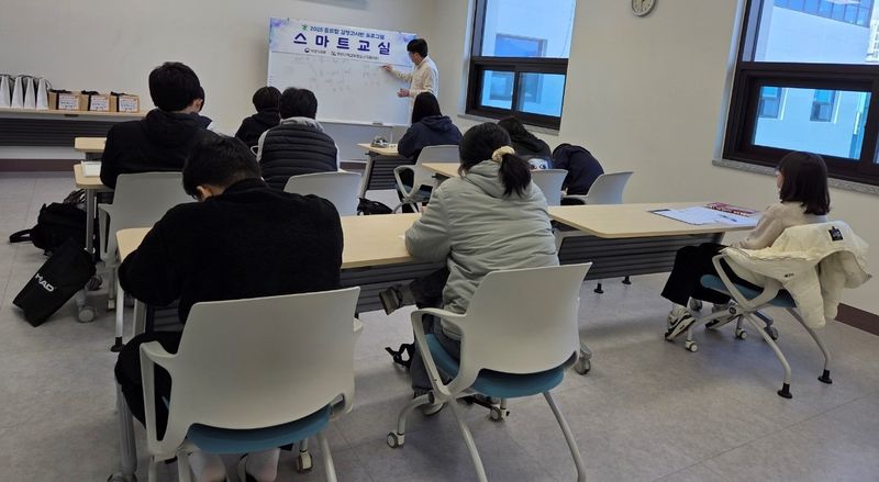 사진설명 = 무안군 꿈드림센터에서 운영한 검정고시 대비반 운영 모습