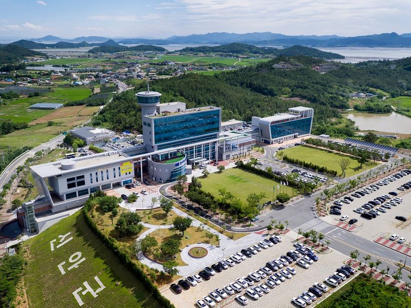 사진설명 = 신안군청 전경