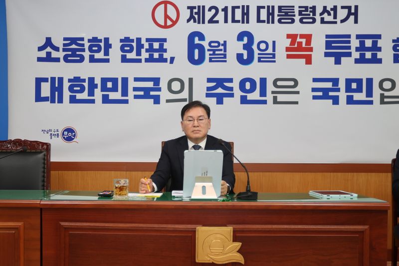 사진설명 =