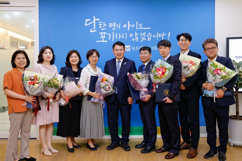 사진설명 = ‘제44회 스승의 날’ 정부포상 출처 : 코리아안전뉴스(http://www.koreasafetynews.com)