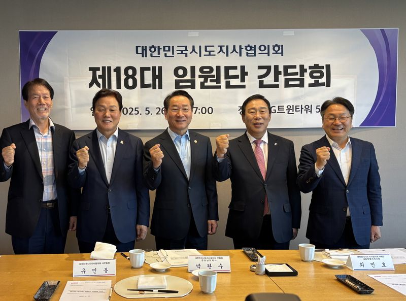 사진설명 = 강기정 광주광역시장은 지난 26일 오후 서울 여의도에서 열린 대한민국시도지사협의회 임원단 간담회에 참석, 지방분권과 균형발전을 위한 정부 정책의 필요성을 주장했다./광주광역시 제공