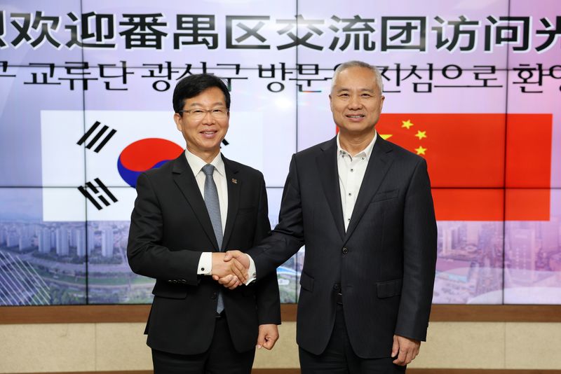 사진설명 = 광산구 중국 광저우시 판위구 교류단 환담 기념사진