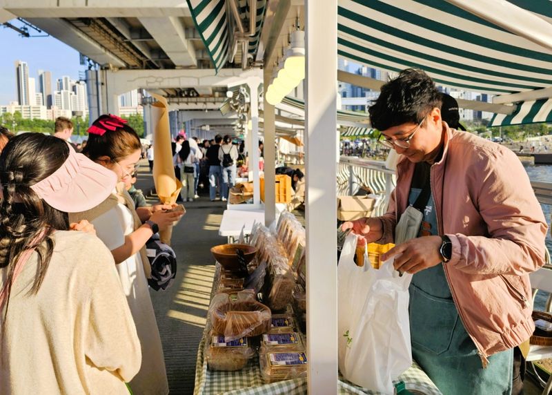 사진설명 =