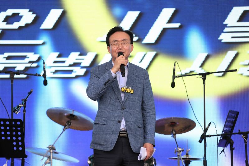 사진설명 = 나주시가 빛가람호수공원 야외무대에서 이전공공기관 동아리콘서트를 개최했다. (사진제공-나주시)