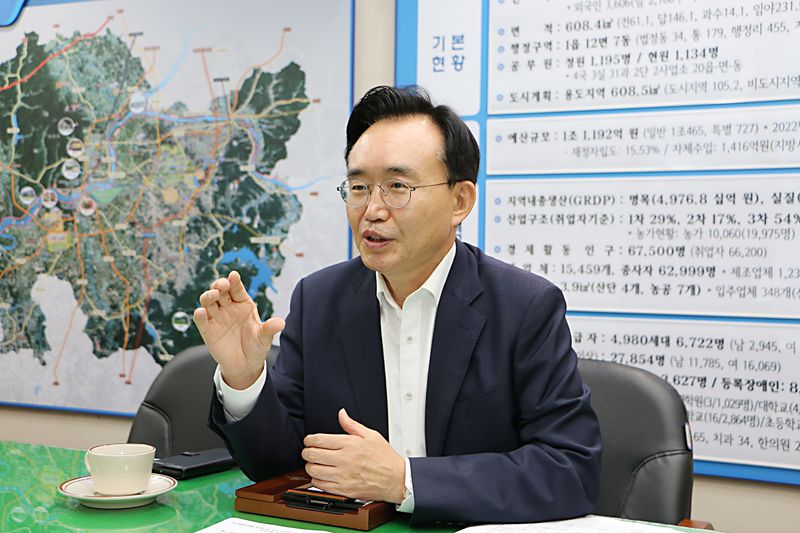 사진설명 = 윤병태 시장 인터뷰 사진