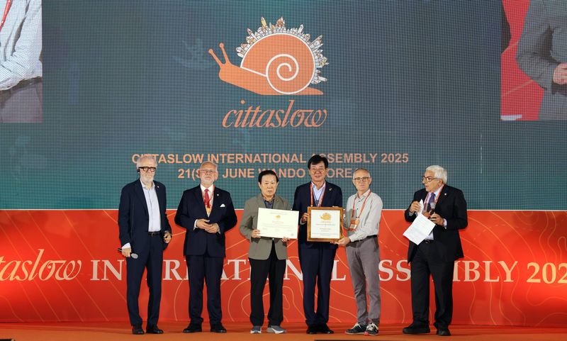 사진설명 = 오렌지달팽이상 수상