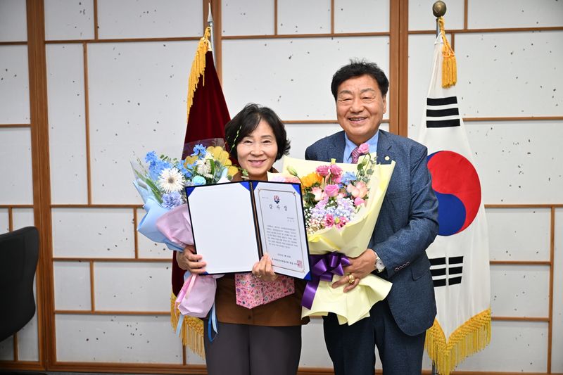 사진설명  = 이순덕 운영위원장