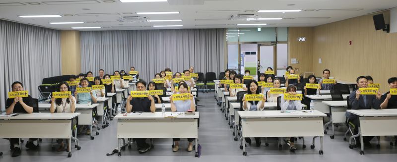 사진설명 = 장기요양기관 60세 이상 고령 종사자 대상 ‘안전운전 3.65’ 교육 실시