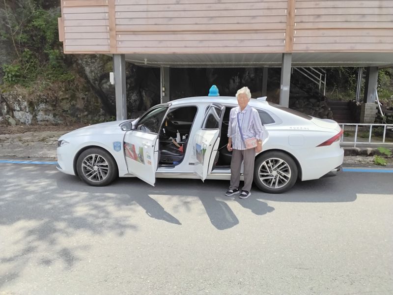 사진설명 = 효도택시를 이용하고 있는 곡성군 주민