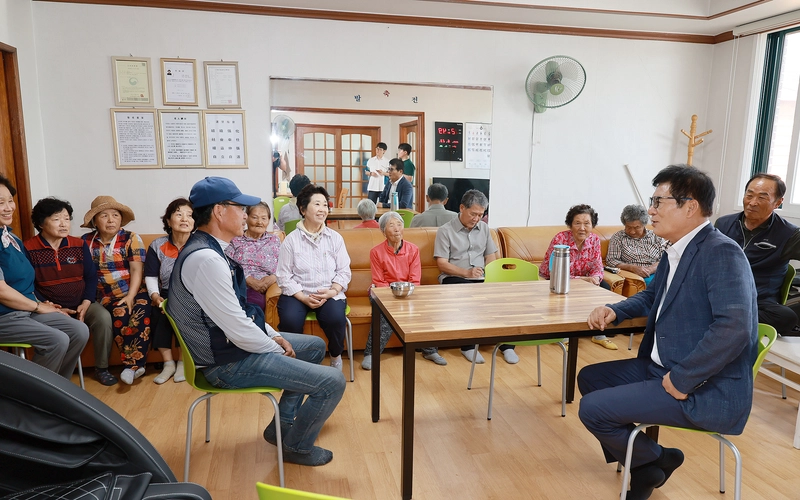 사진설명 = 이상익 함평군수 대동면 용성리 구룡마을 회관 방문 사진