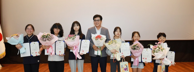사진설명 = 함평군, 함평천 조형물 아이디어 공모전 시상식 성료