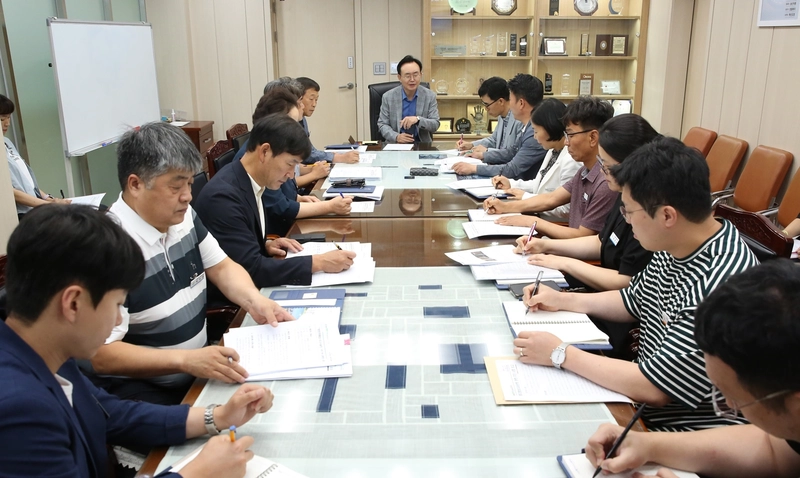 사진설명 = 윤병태 나주시장은 11일 방문판매 피해 예방을 위한 관련 부서장 긴급 대책 회의를 주재했다.