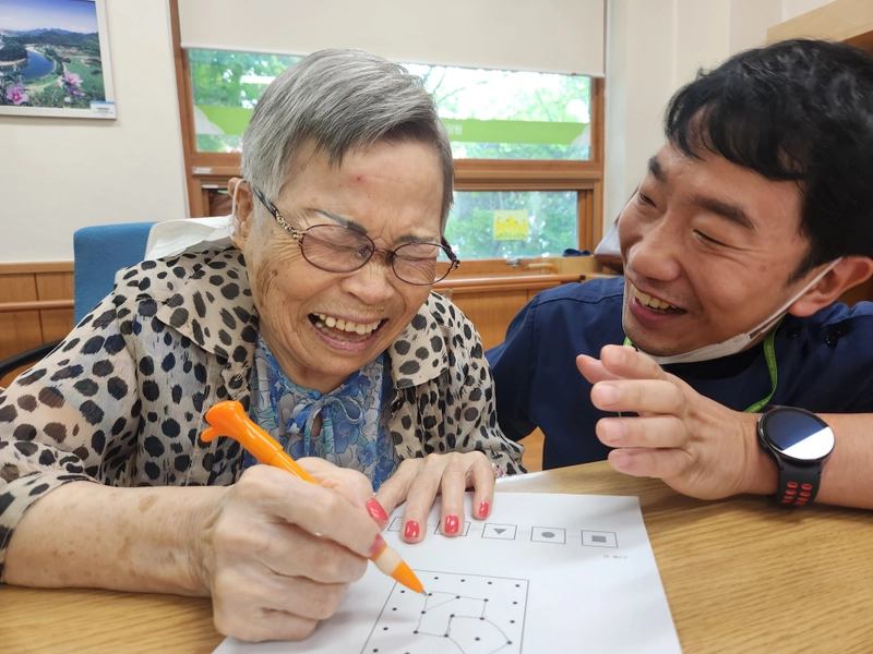 사진설명 = 광주대, 광주장기요양요원지원센터 행복한 돌봄 사진 전시회