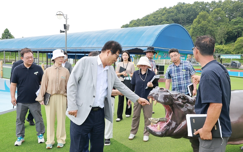 사진설명 = 함평엑스포공원 물놀이장, 이상익 함평군수 물놀이장 현장 점검 사진