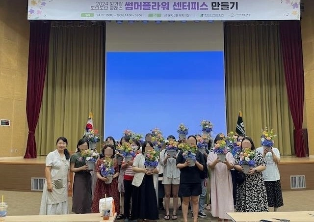 사진설명 = 나주시가 빛가람혁신도시 이전 공공기관 임직원을 비롯한 나주시민들의 평생학습을 위해 운영하는 ‘빛가람 도란도란 클래스’ 여름학기 프로그램이 개강됐다. (사진제공-나주시)