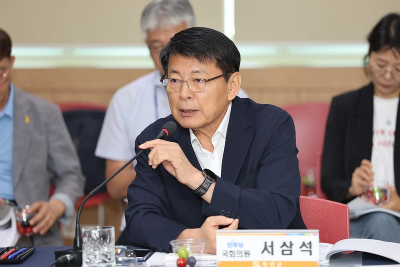사진설명 = 당정협의회에서 발언 중인 서삼석 국회의원