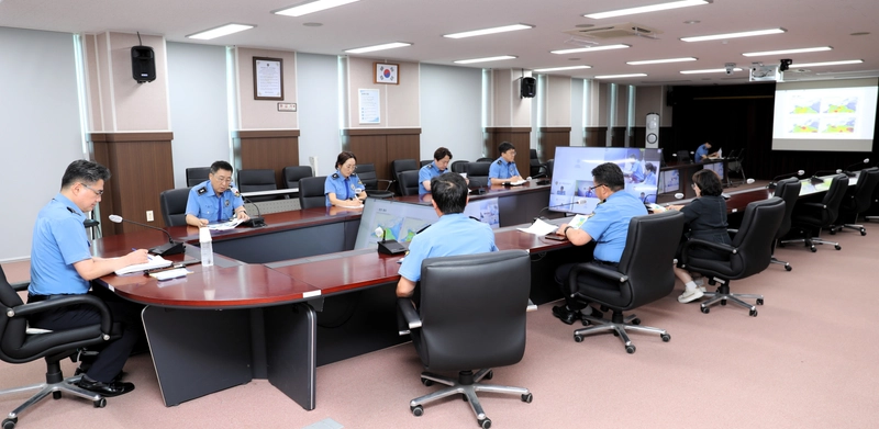 사진설명 = 서해해경청이 태풍 발생에 따른 선제적 대응을 위해 5개 소속서와 화상회의를 개최했다