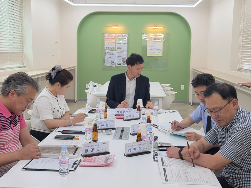 사진설명 = 창업 아이디어 공모 심사 사진