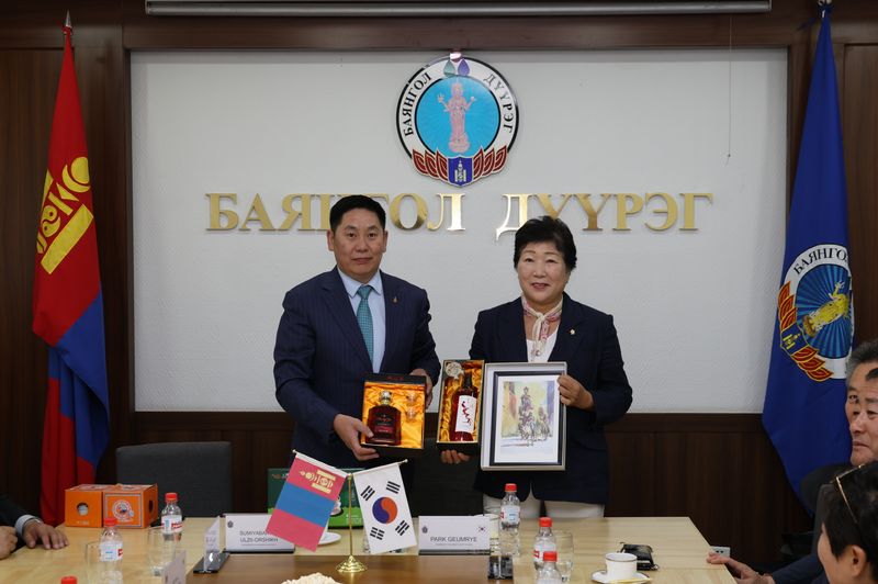 사진설명 = 진도군의회, 몽골 바양골구청과 계절근로자 협력 및 농수산물 수출 판로 확대 논의