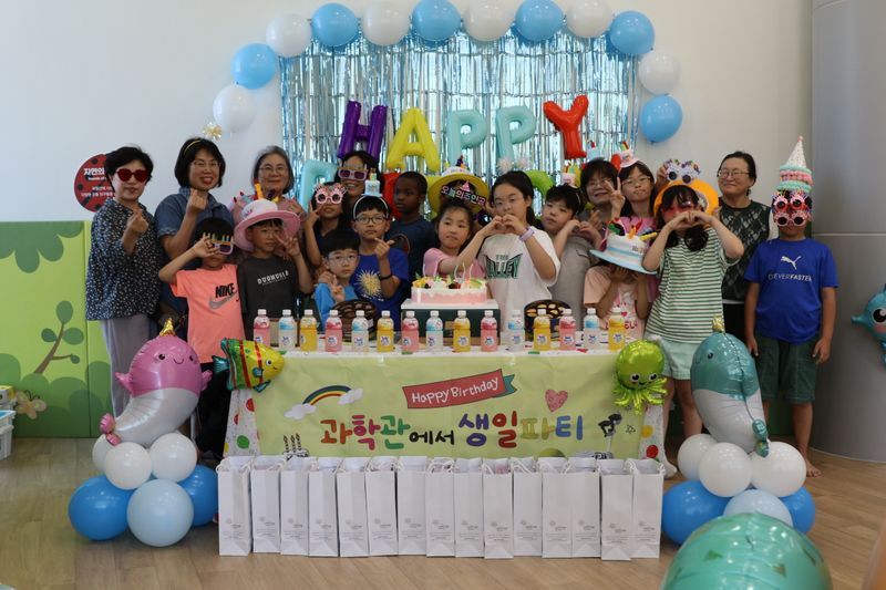 사진설명 = 생일파티 