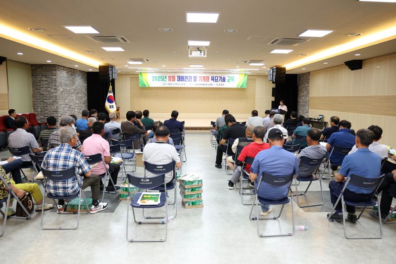 사진설명 = 승달문화예술회관에서 진행된 양파 기계화 육묘 기술교육