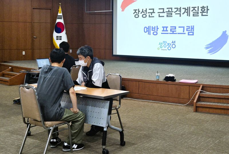 사진설명 = 장성군 근골격계질환 예방교육 및 프로그램 현장