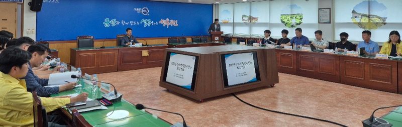 사진설명 = 6일 열린 반부패 청렴 추진단 회의 모습