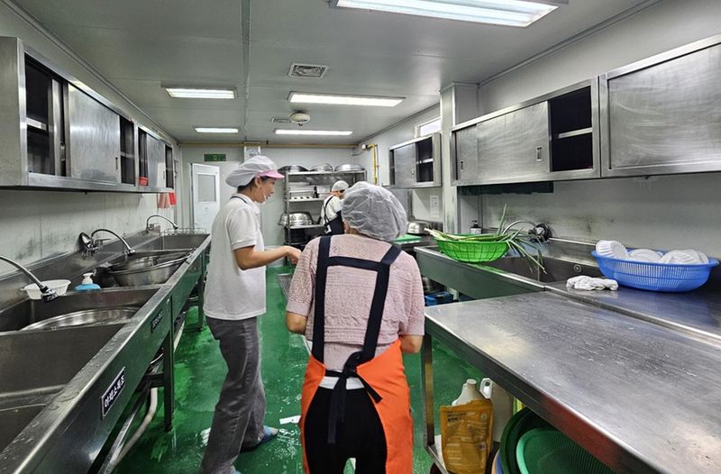 사진설명 = 식중동 예방 위생점검