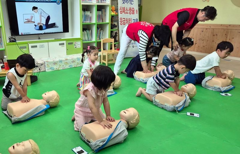 사진설명 = 광주 남구구립천년나무어린이집, 원아·학부모 심폐소생술 교육