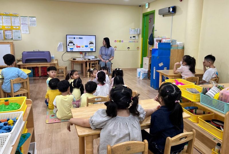 사진설명 = 나주시보건소가 어린이집을 방문해 올바른 손씻기 교육을 하고 있다. (사진제공-나주시)