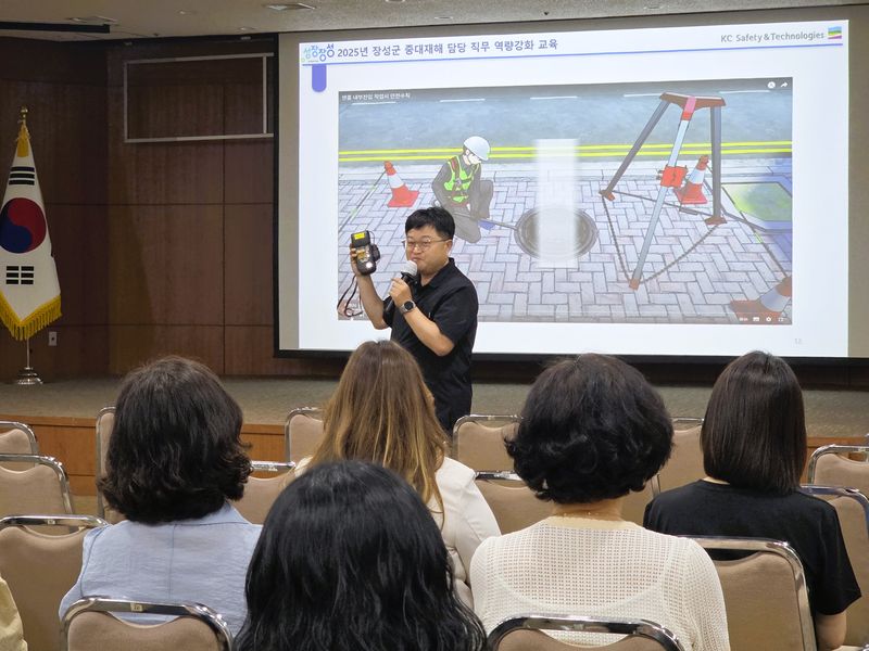 사진설명 = 장성군이 최근 중대재해 예방 역량강화 교육을 실시했다