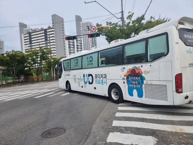 사진 = 사진 = 어르신 덴탈버스 의료봉사