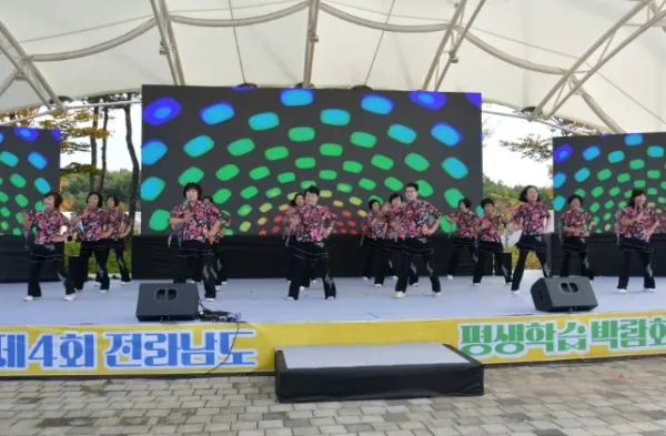 사진 = 2024년 전라남도 평생학습 박람회 학습동아리 버스킹 공연