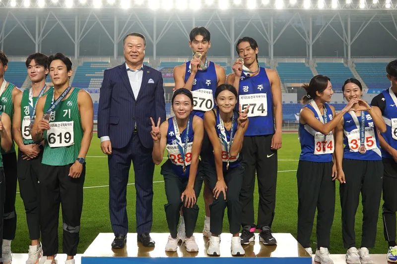 사진 = 전국체전 육상 신기록 수립 시상