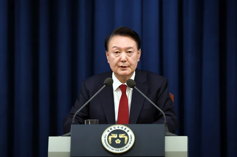 사진 = 윤석열 대통령이 지난 12월 3일 밤 서울 용산 대통령실 청사에서 긴급 대국민 특별 담화를 하던 모습이다. / 사진 = 대통령실 제공