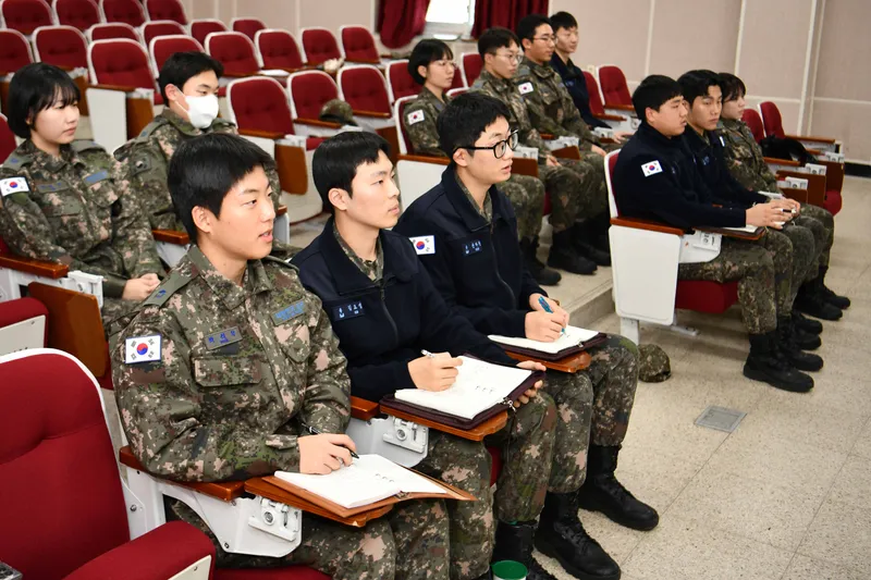 사진 = 공군 제1전투비행단은 1월 20일(월)~21일(화) 초임간부의 원활한 부대적응을 위한 교육을 실시했다. (사진 = 일병 이준혁)