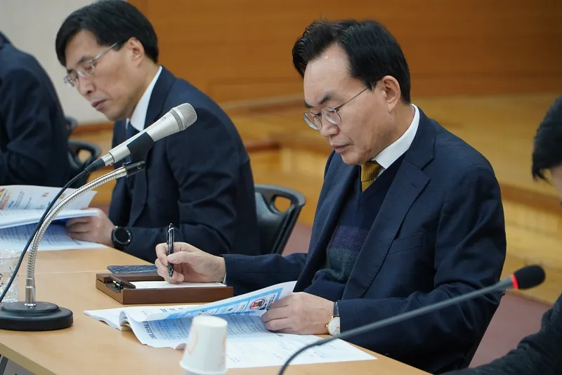 사진 = 전라남도 나주시는 지난 17일 시청사 대회의실에서 올해 첫 읍면동장 회의를 열어 민생안정과 지역 경제 활성화를 위한 대책을 논의했다. (사진제공-나주시) 