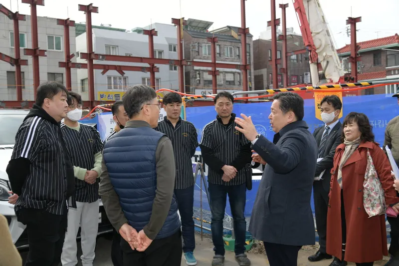 사진 = 봉선1동 이동 구청장실 운영 사진