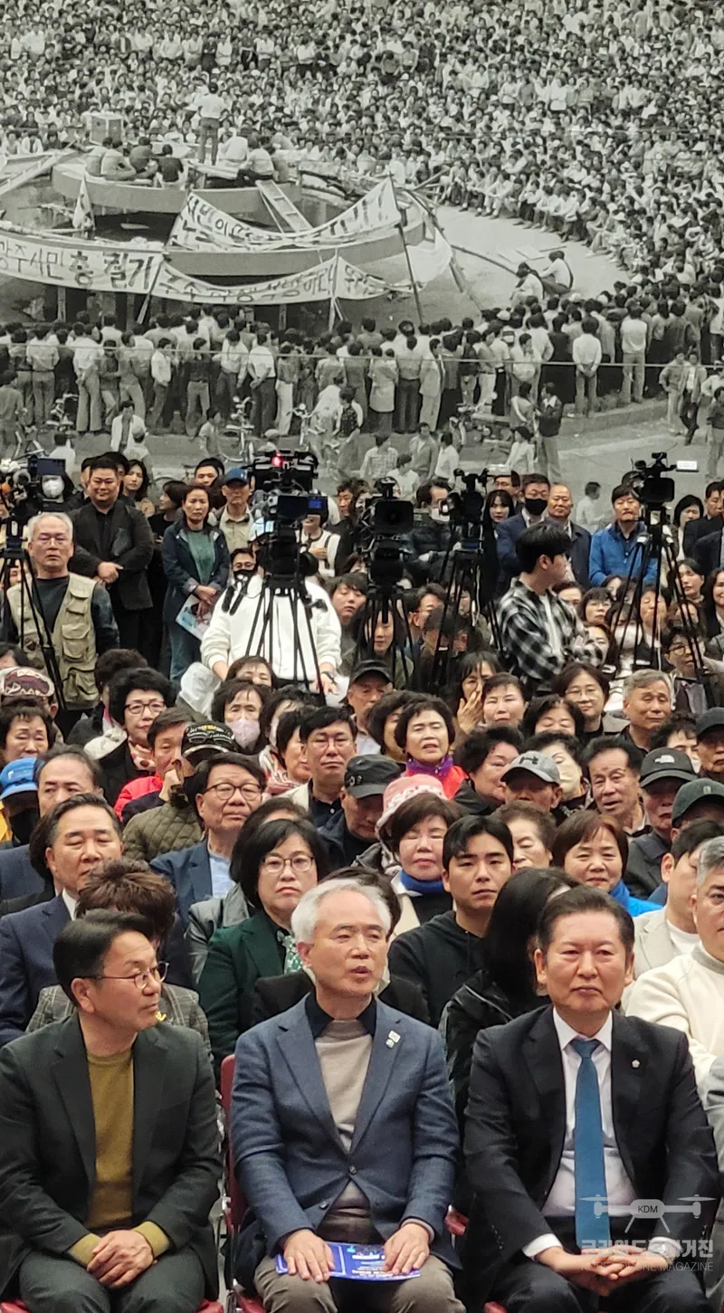 이날 출범식에는 더불어민주당 정청래 국회법제사법위원장과 양부남, 박균택, 안도걸, 조인철, 정진욱, 전진숙, 정준호 의원 등 광주지역 국회의원을 비롯해 강기정 광주광역시장, 박병규 광산구청장, 김병래 남구청장, 김이강 서구청장, 임 택 동구청장, 신수정 광주시의회의장 등이 참석해 축하했다. 출처 : 코리아안전뉴스(http://www.koreasafetynews.com)